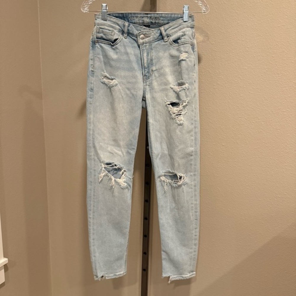 American Eagle 🦅 highest rise distressed mom jeans size 0